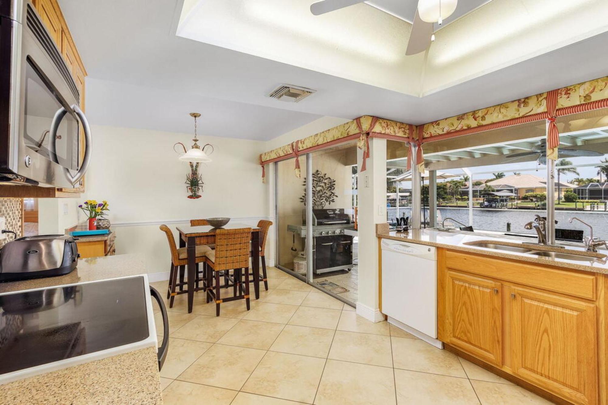 Villa Catalina Isles - Holidays In Paradise Кейп Корал Екстериор снимка