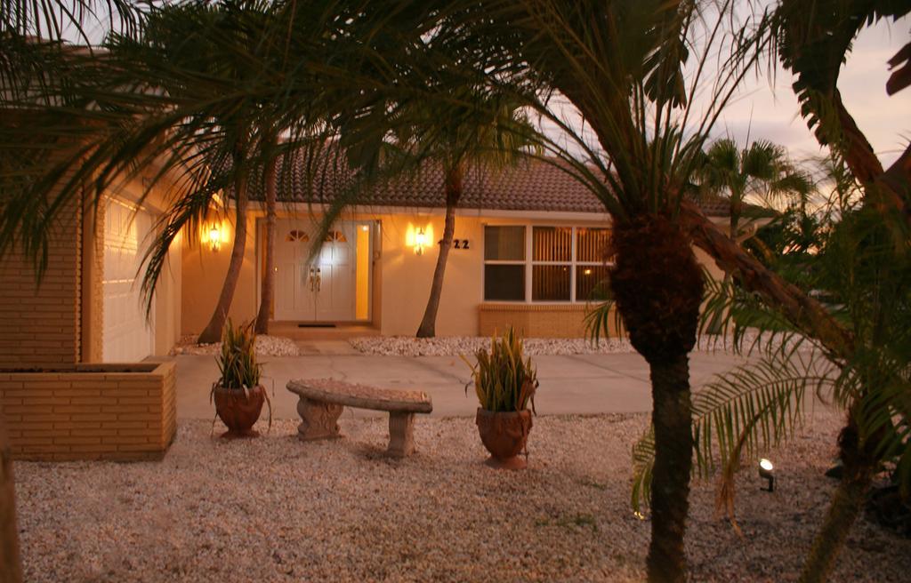 Villa Catalina Isles - Holidays In Paradise Кейп Корал Екстериор снимка