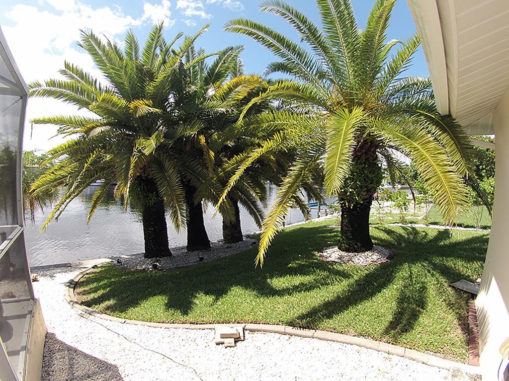 Villa Catalina Isles - Holidays In Paradise Кейп Корал Екстериор снимка