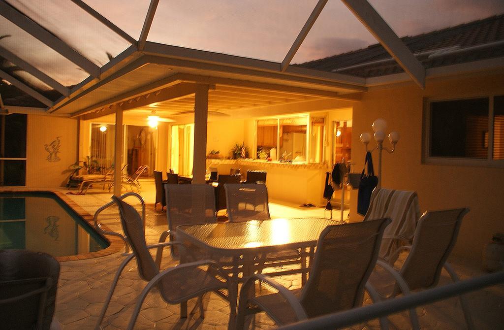 Villa Catalina Isles - Holidays In Paradise Кейп Корал Екстериор снимка